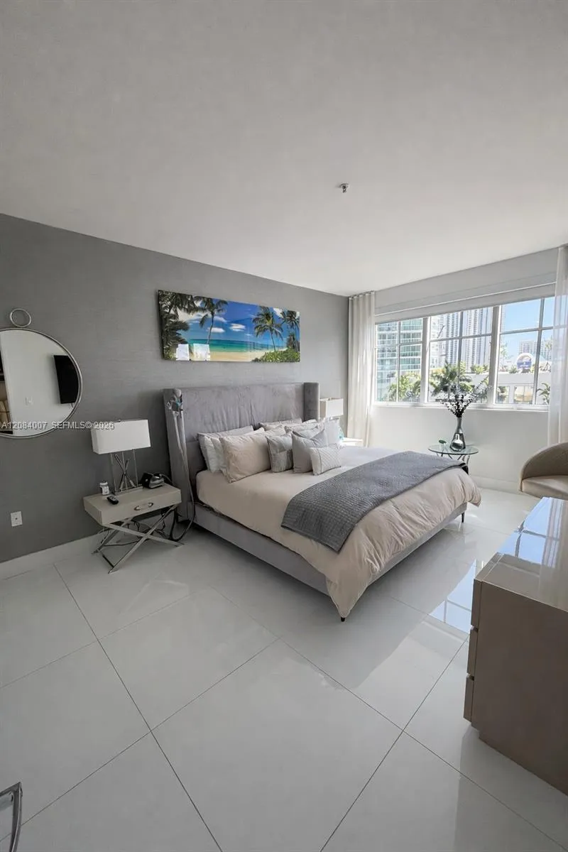 250 NE Sunny Isles Blvd #TH-407 Sunny Isles Beach, FL 33160