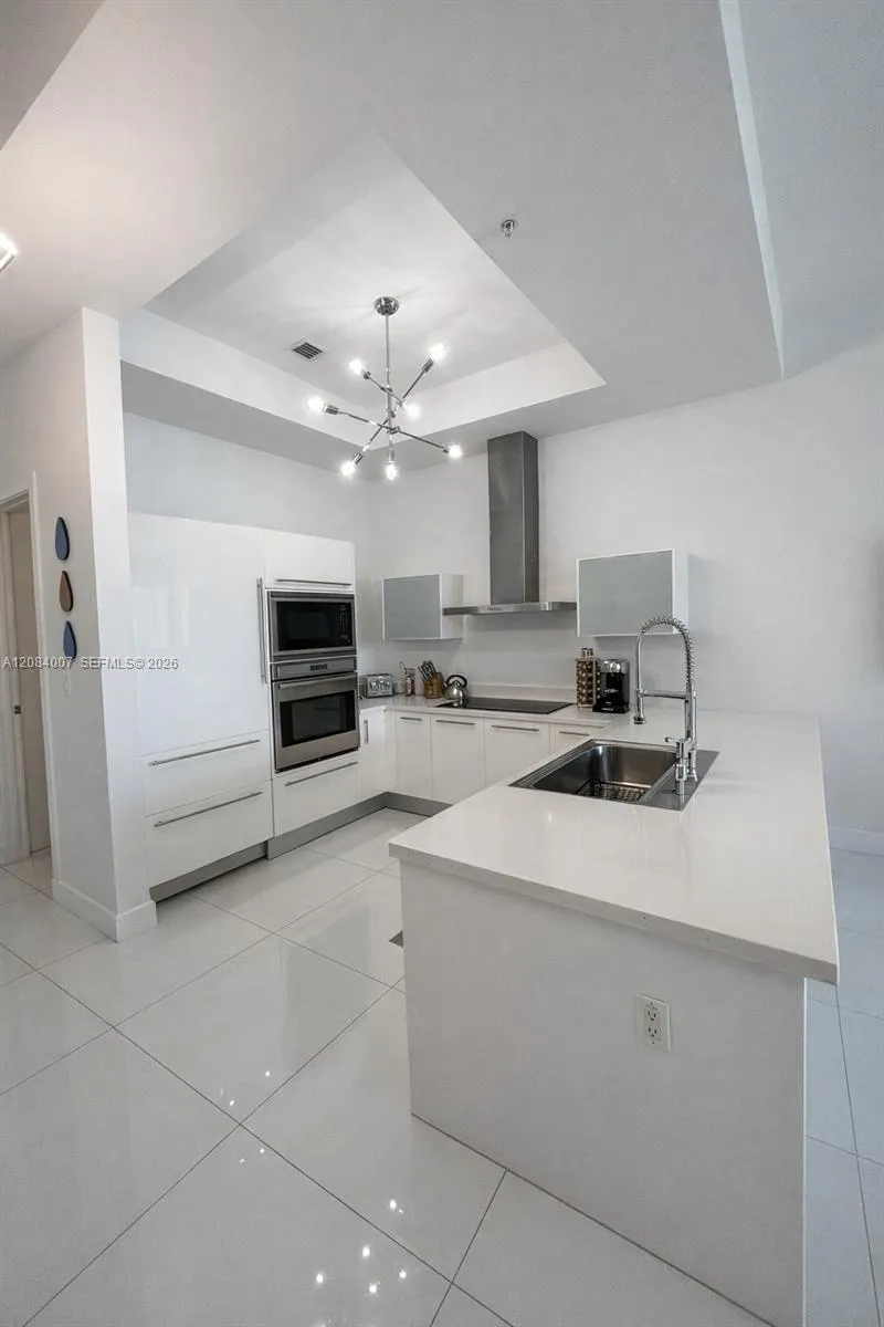 250 NE Sunny Isles Blvd #TH-407 Sunny Isles Beach, FL 33160