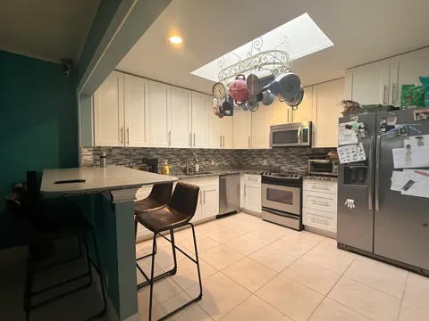 520 NW 7TH STREET