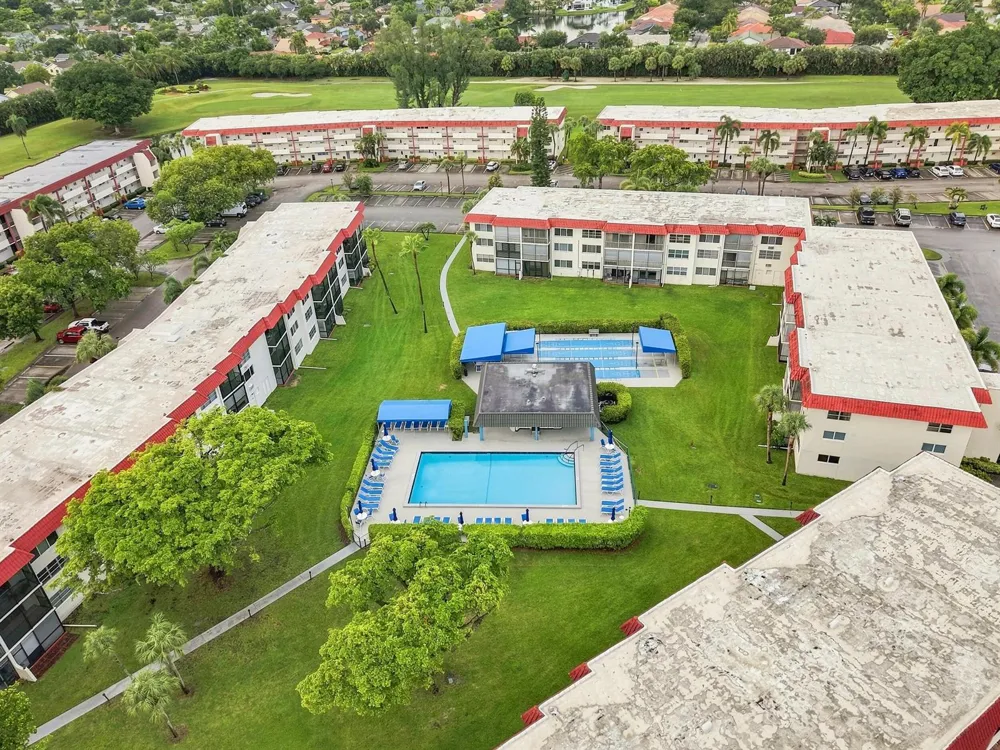 9400 HOLLYBROOK LAKE DRIVE #208 Pembroke Pines, FL 33025