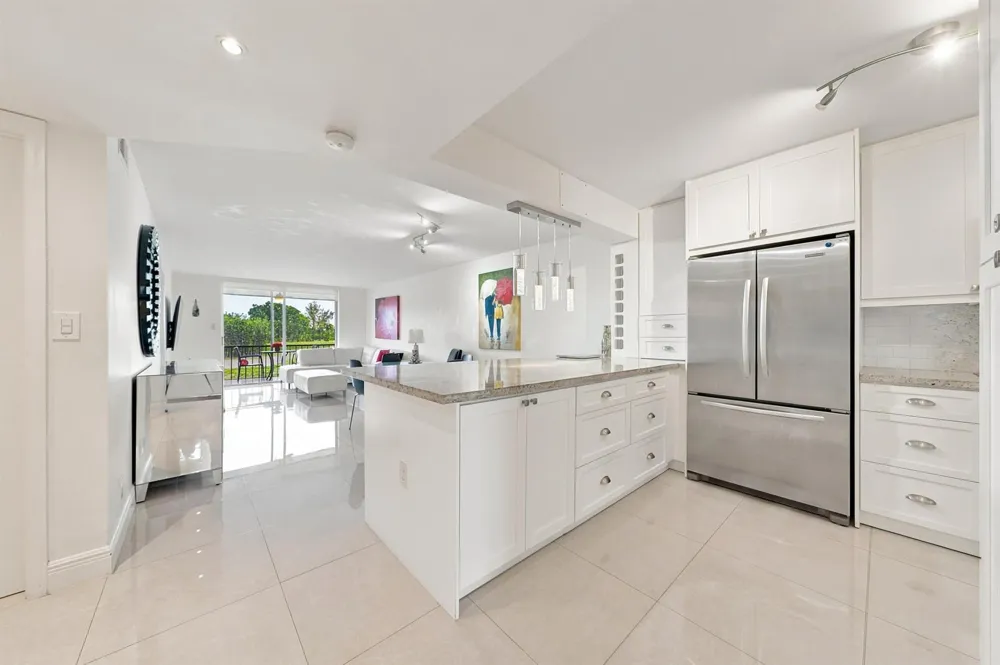9400 HOLLYBROOK LAKE DRIVE #208 Pembroke Pines, FL 33025