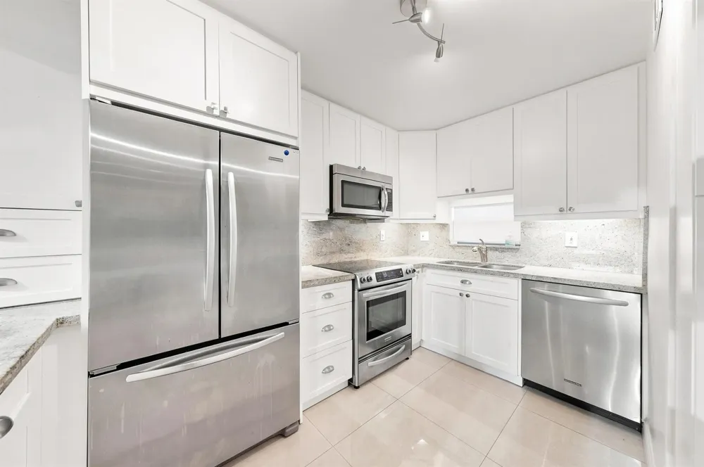 9400 HOLLYBROOK LAKE DRIVE #208 Pembroke Pines, FL 33025