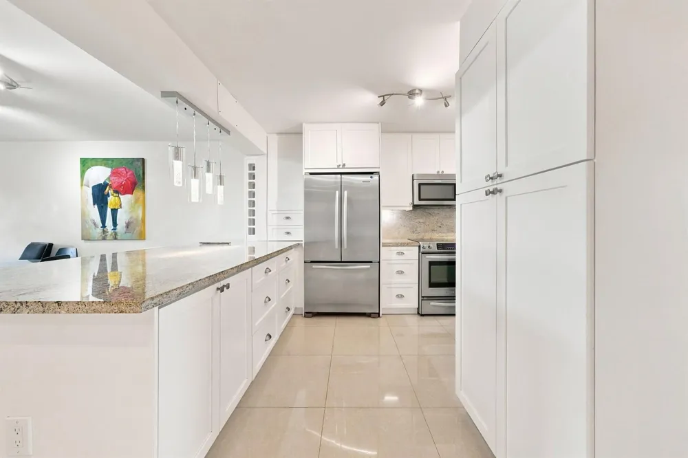 9400 HOLLYBROOK LAKE DRIVE #208 Pembroke Pines, FL 33025