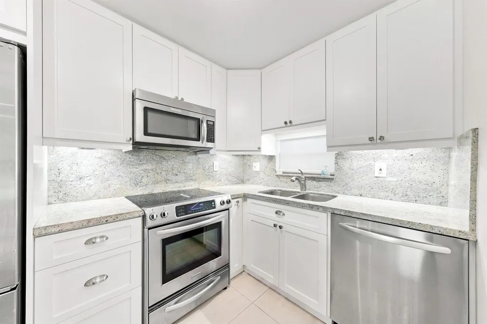 9400 HOLLYBROOK LAKE DRIVE #208 Pembroke Pines, FL 33025