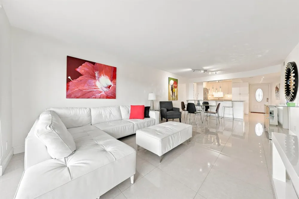 9400 HOLLYBROOK LAKE DRIVE #208 Pembroke Pines, FL 33025