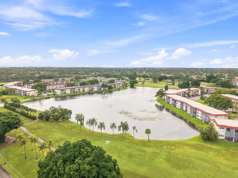9400 HOLLYBROOK LAKE DRIVE #208 Pembroke Pines, FL 33025