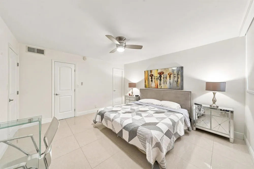 9400 HOLLYBROOK LAKE DRIVE #208 Pembroke Pines, FL 33025