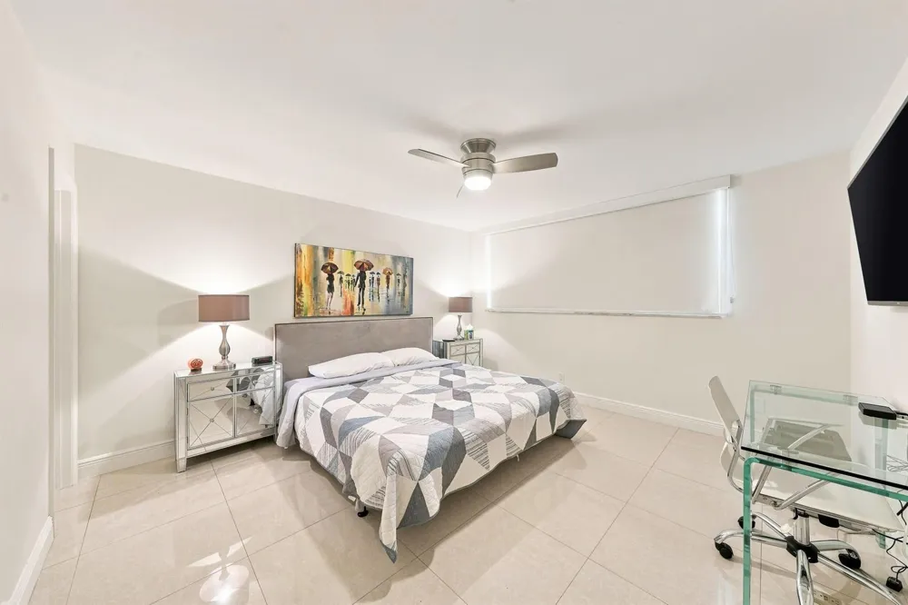 9400 HOLLYBROOK LAKE DRIVE #208 Pembroke Pines, FL 33025
