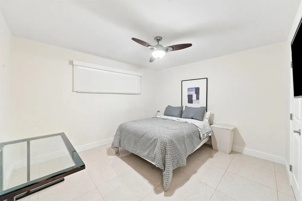 9400 HOLLYBROOK LAKE DRIVE #208 Pembroke Pines, FL 33025