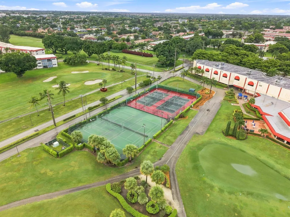9400 HOLLYBROOK LAKE DRIVE #208 Pembroke Pines, FL 33025
