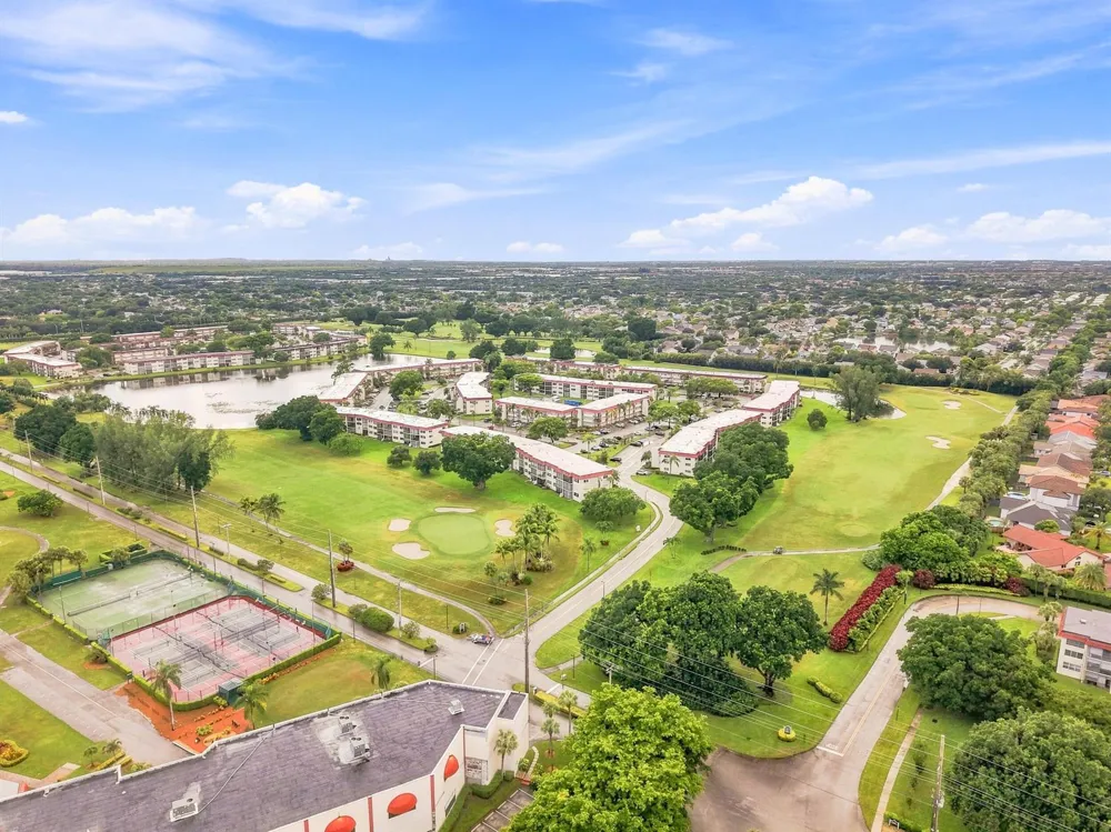 9400 HOLLYBROOK LAKE DRIVE #208 Pembroke Pines, FL 33025