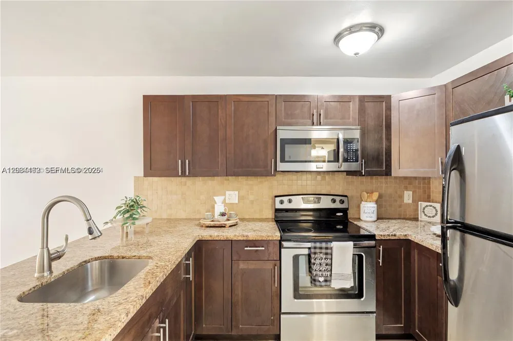 7241 Miami Lakes Dr #D19 Miami Lakes, FL 33014