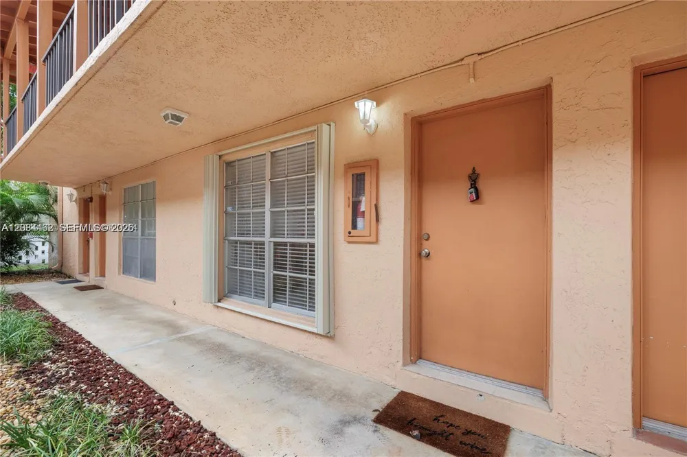 7241 Miami Lakes Dr #D19 Miami Lakes, FL 33014