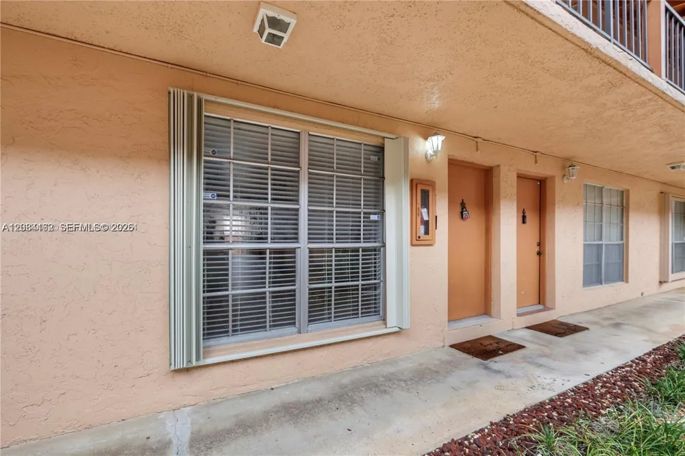 7241 Miami Lakes Dr #D19 Miami Lakes, FL 33014