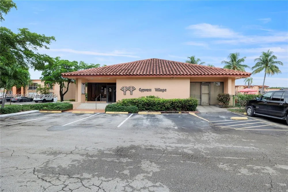 7241 Miami Lakes Dr #D19 Miami Lakes, FL 33014