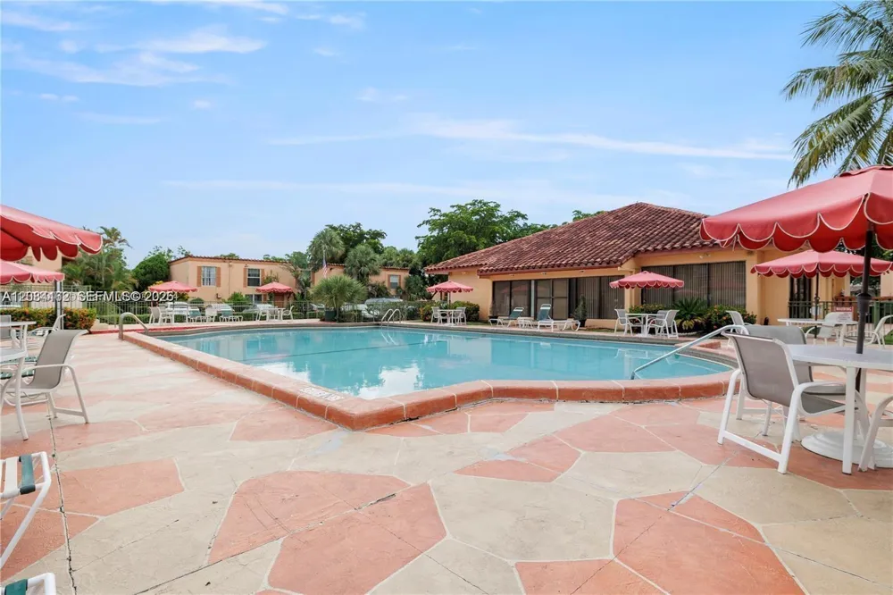 7241 Miami Lakes Dr #D19 Miami Lakes, FL 33014