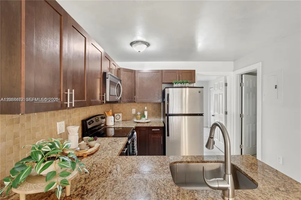 7241 Miami Lakes Dr #D19 Miami Lakes, FL 33014