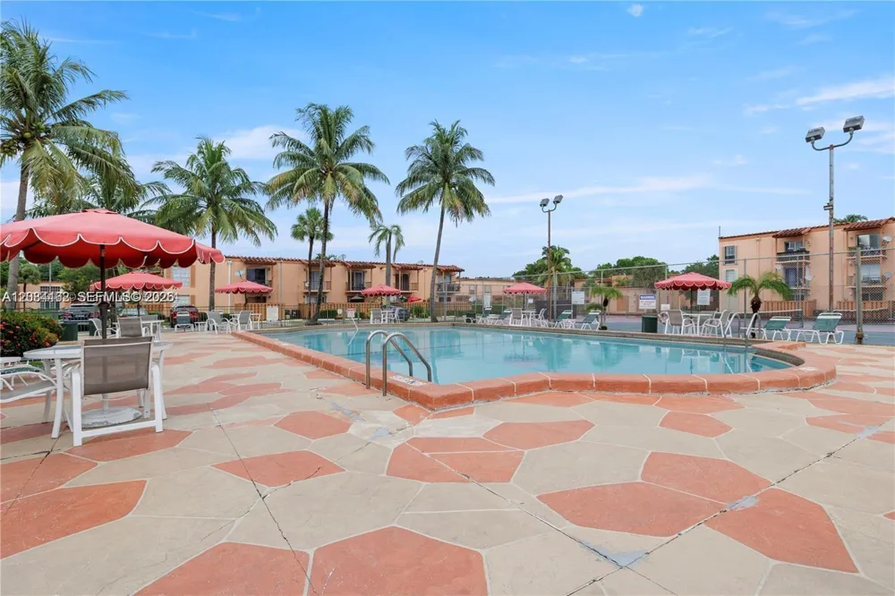 7241 Miami Lakes Dr #D19 Miami Lakes, FL 33014