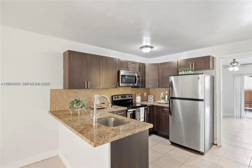 7241 Miami Lakes Dr #D19 Miami Lakes, FL 33014