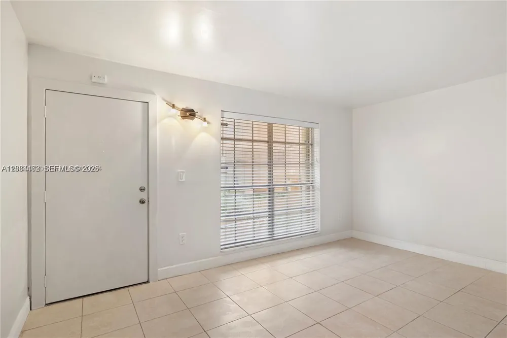 7241 Miami Lakes Dr #D19 Miami Lakes, FL 33014