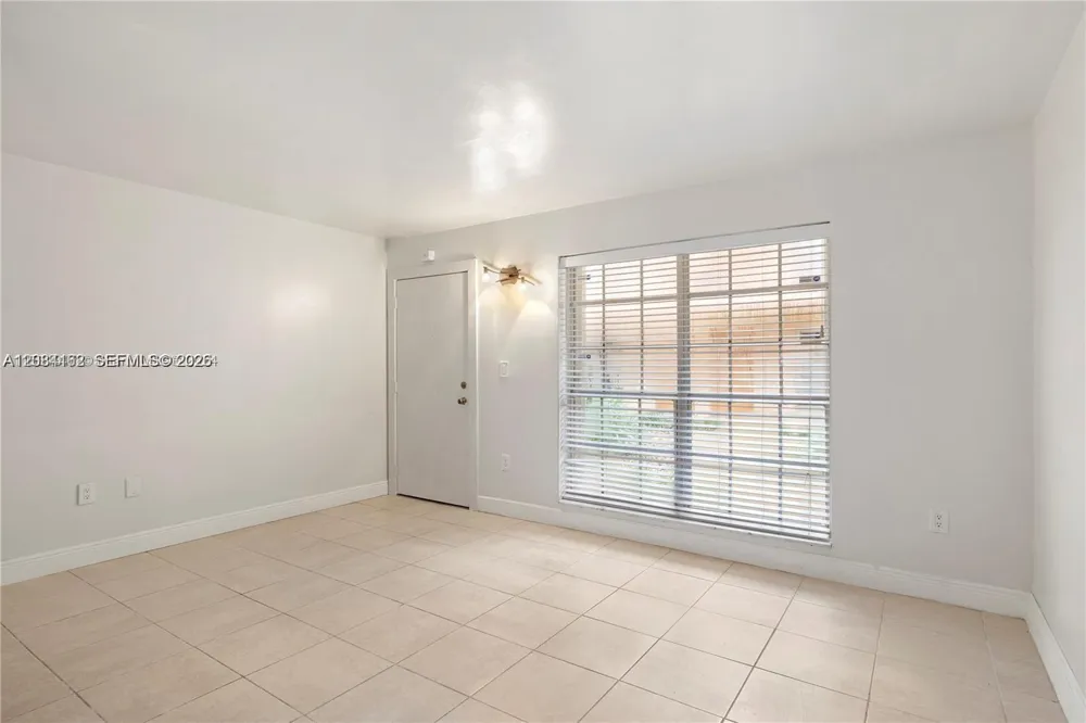 7241 Miami Lakes Dr #D19 Miami Lakes, FL 33014