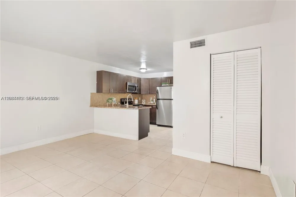 7241 Miami Lakes Dr #D19 Miami Lakes, FL 33014