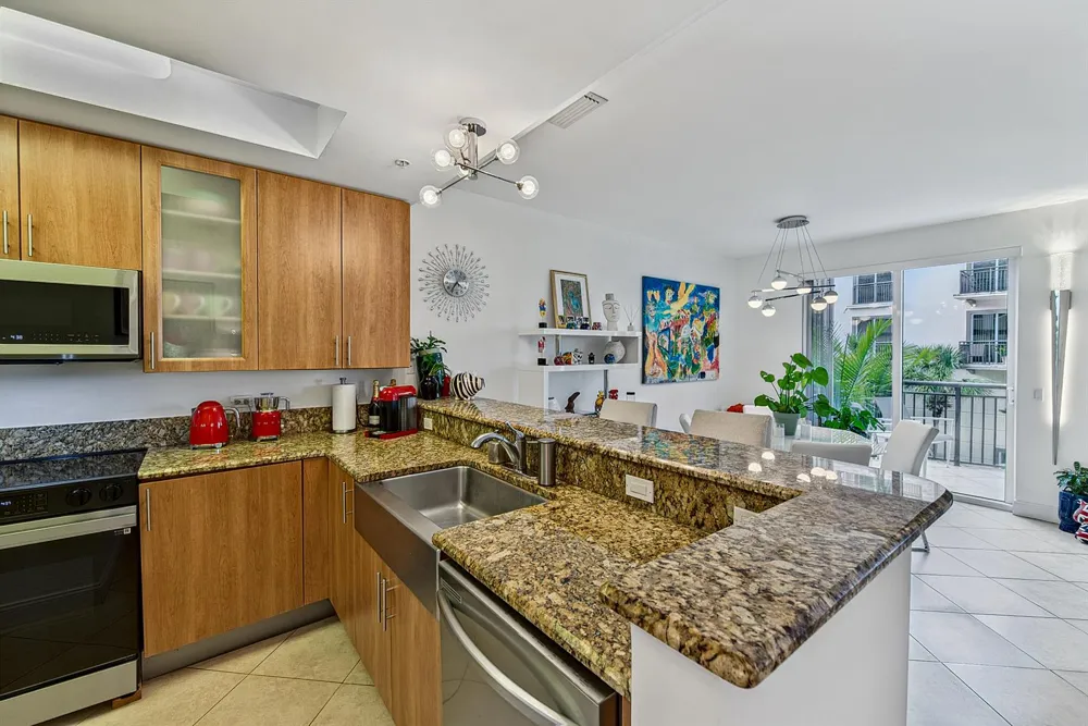 2631 NE 14TH AVENUE #316 Wilton Manors, FL 33334