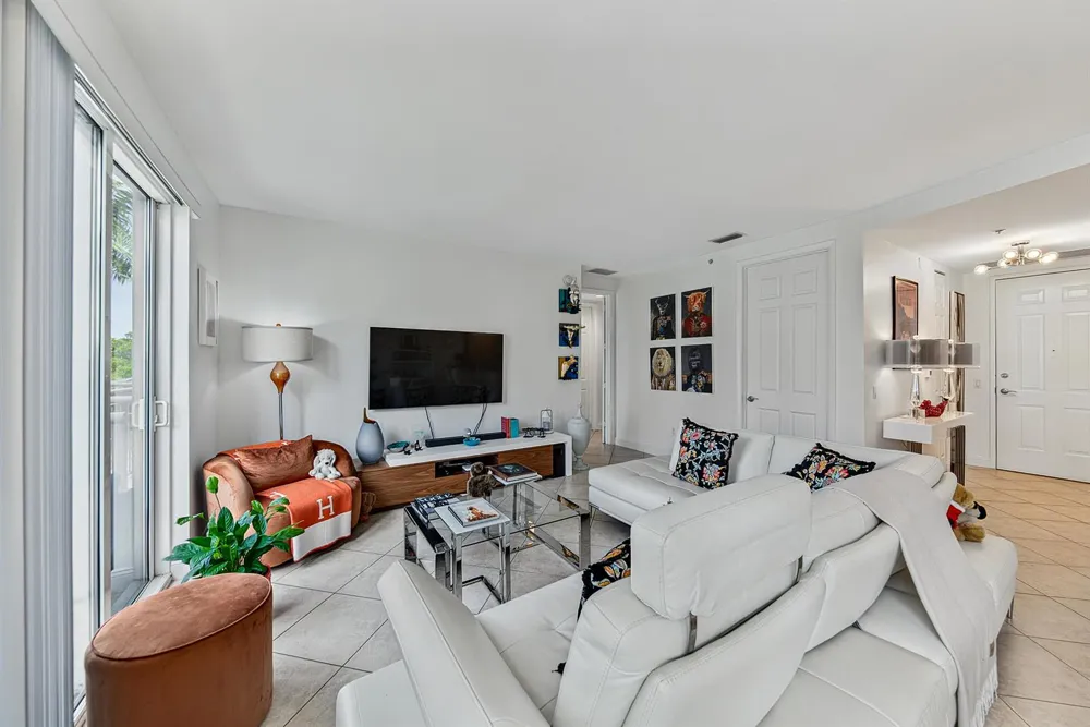 2631 NE 14TH AVENUE #316 Wilton Manors, FL 33334