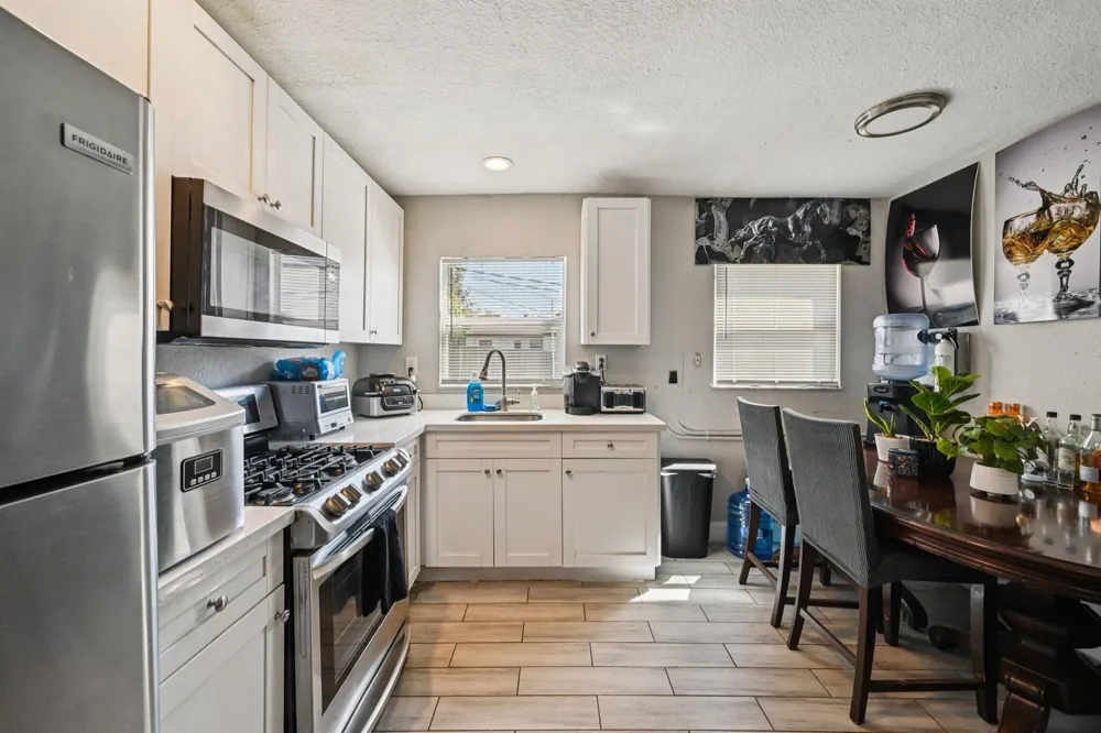 924 MCINTOSH STREET West Palm Beach, FL 33405