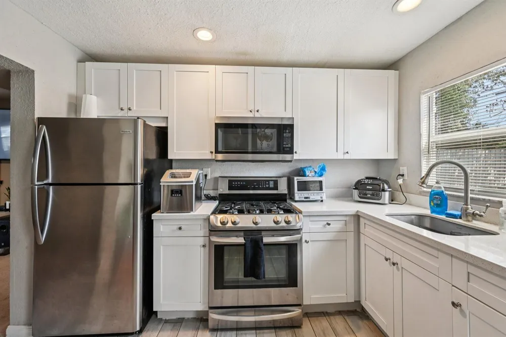 924 MCINTOSH STREET West Palm Beach, FL 33405