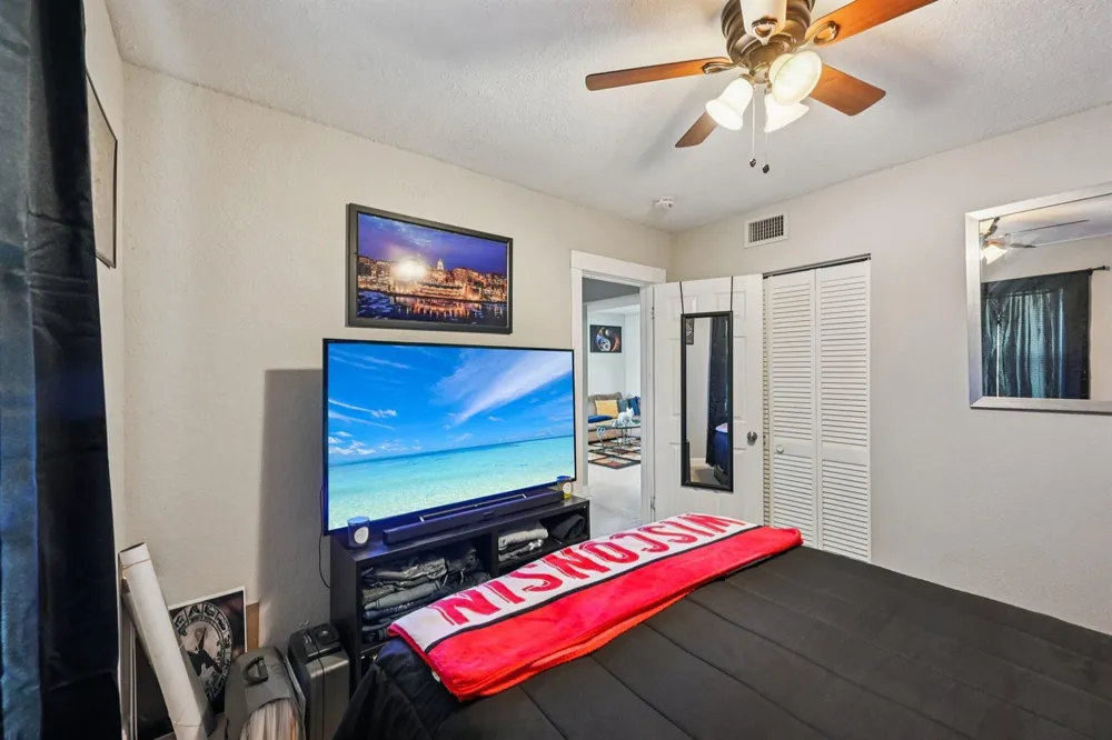 924 MCINTOSH STREET West Palm Beach, FL 33405