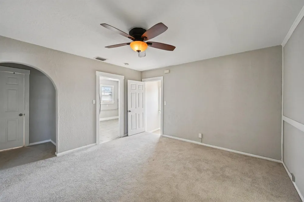 924 MCINTOSH STREET West Palm Beach, FL 33405