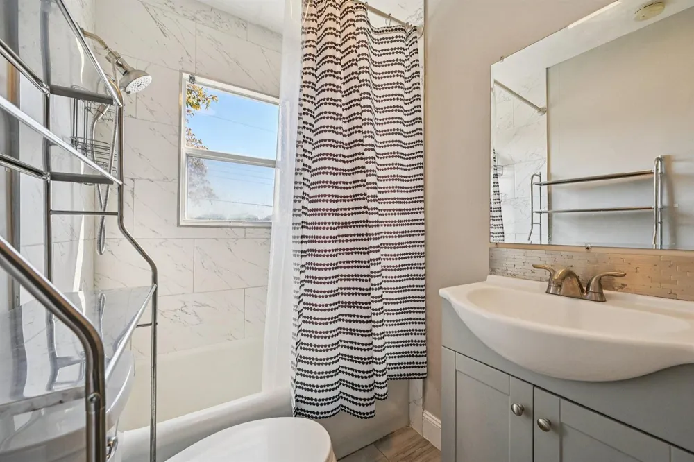 924 MCINTOSH STREET West Palm Beach, FL 33405