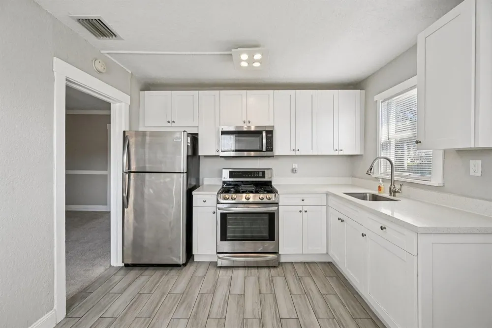 924 MCINTOSH STREET West Palm Beach, FL 33405