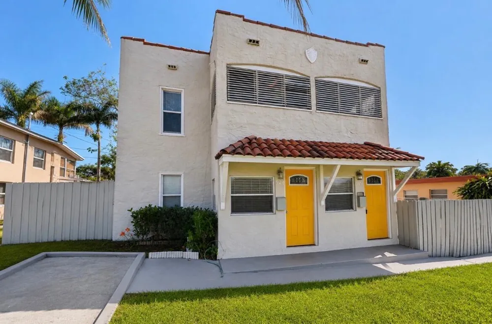 924 MCINTOSH STREET West Palm Beach, FL 33405