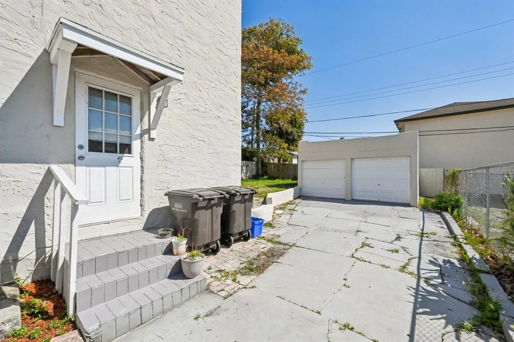 924 MCINTOSH STREET West Palm Beach, FL 33405