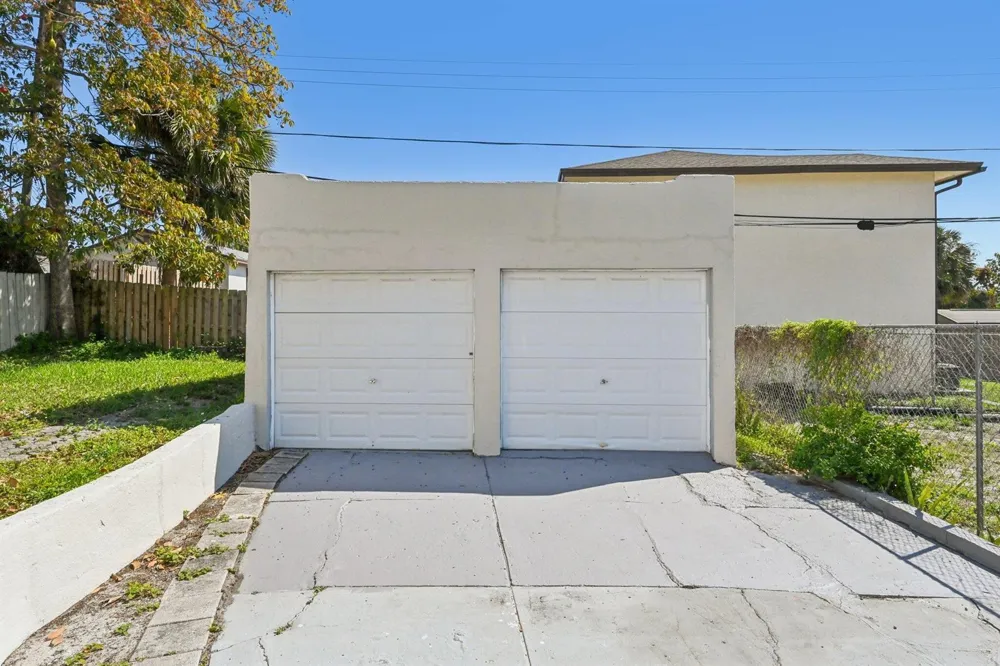 924 MCINTOSH STREET West Palm Beach, FL 33405