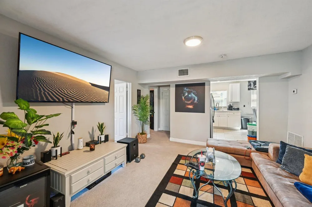 924 MCINTOSH STREET West Palm Beach, FL 33405