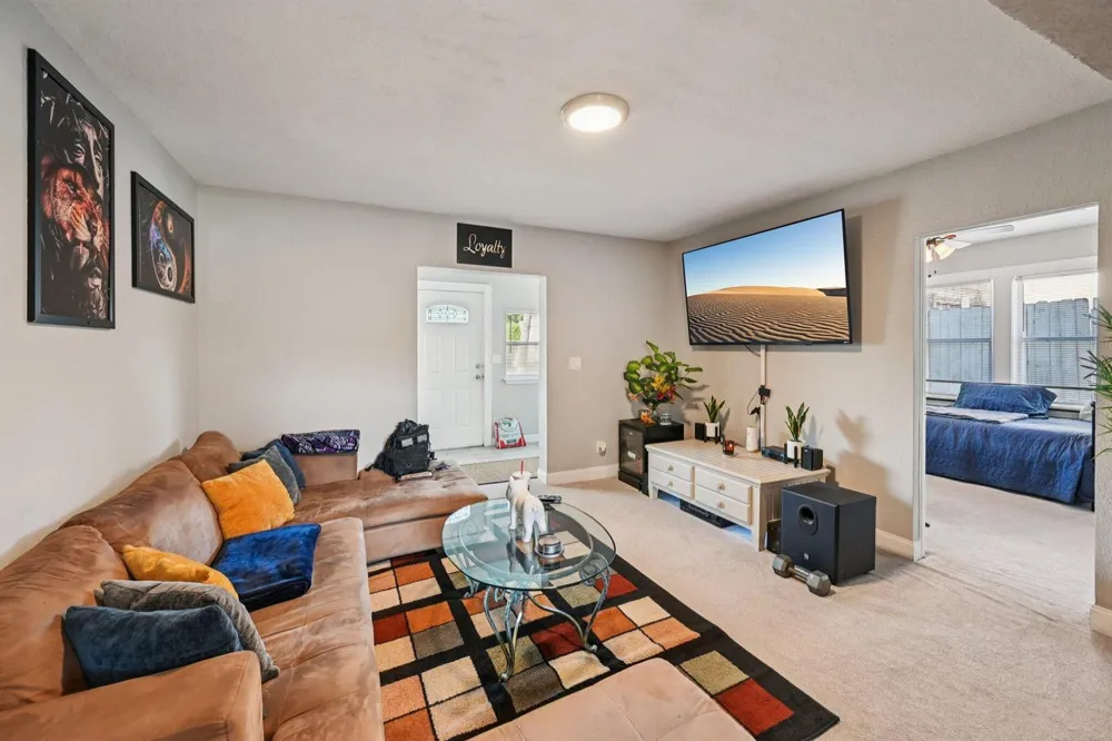 924 MCINTOSH STREET West Palm Beach, FL 33405