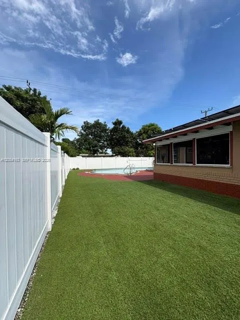 441 NE 43rd St Deerfield Beach, FL 33064
