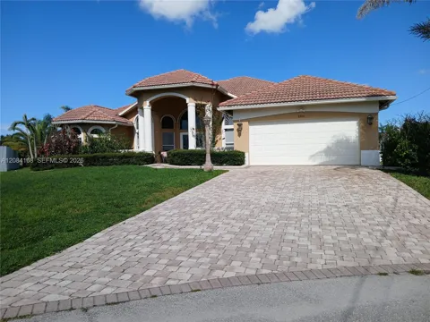 5909 NW Bayou Ct