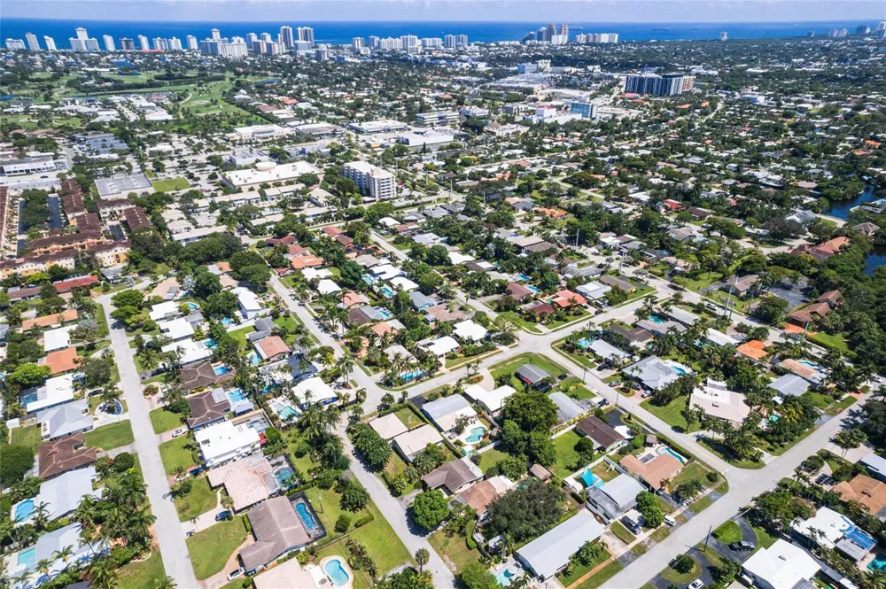 1676 NE 40th Street Oakland Park, FL 33334