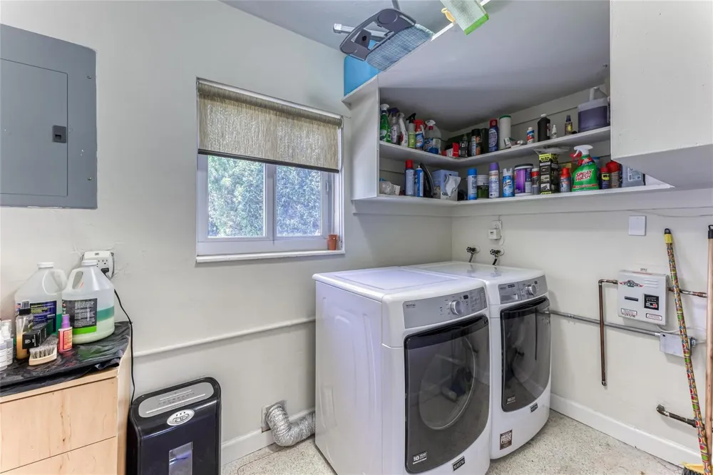 1676 NE 40th Street Oakland Park, FL 33334