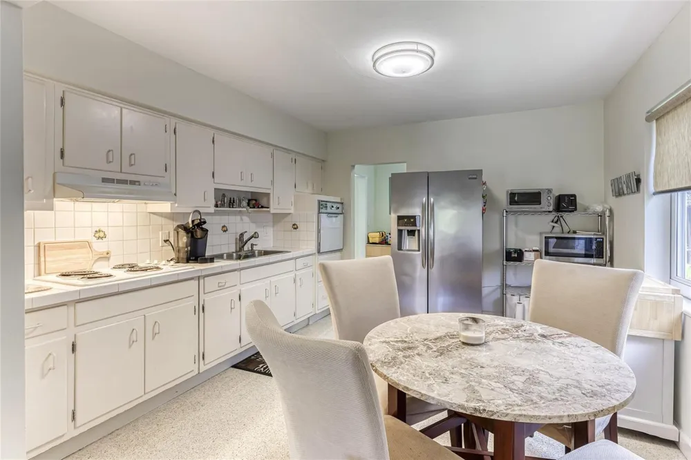1676 NE 40th Street Oakland Park, FL 33334