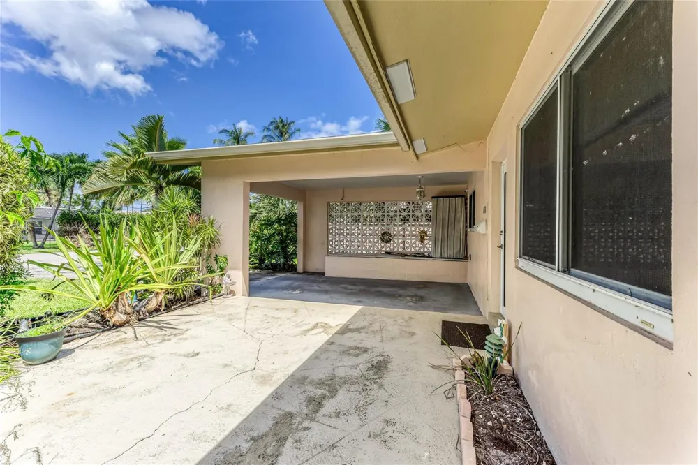 1676 NE 40th Street Oakland Park, FL 33334