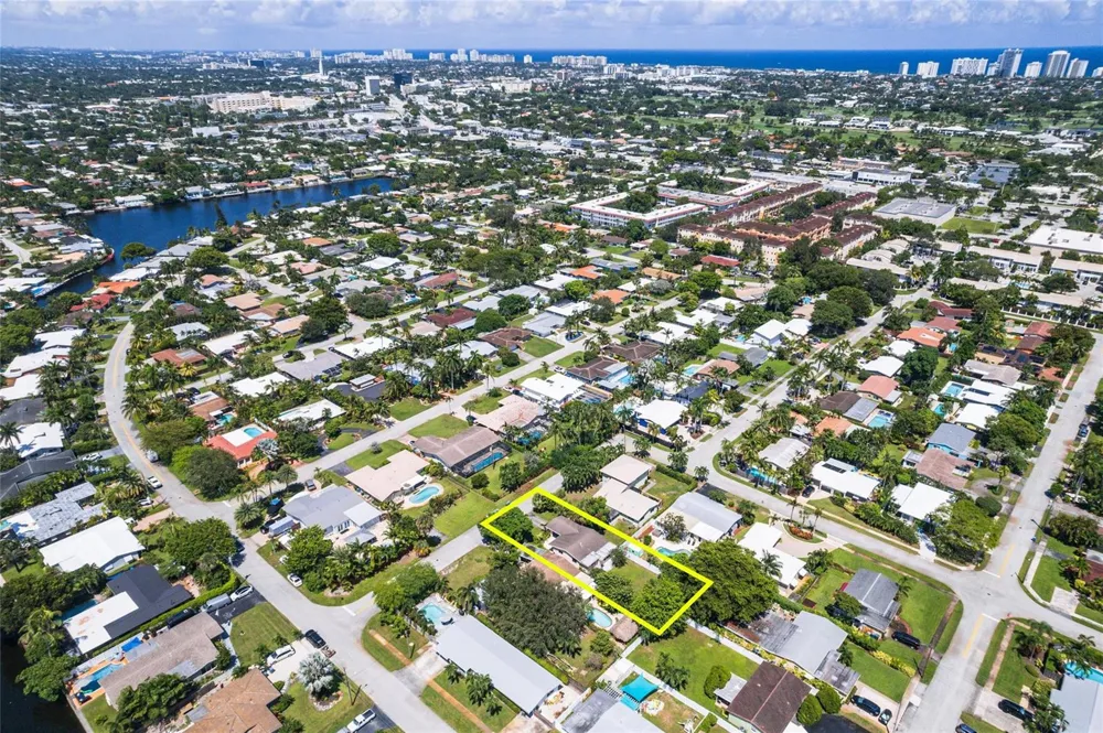 1676 NE 40th Street Oakland Park, FL 33334