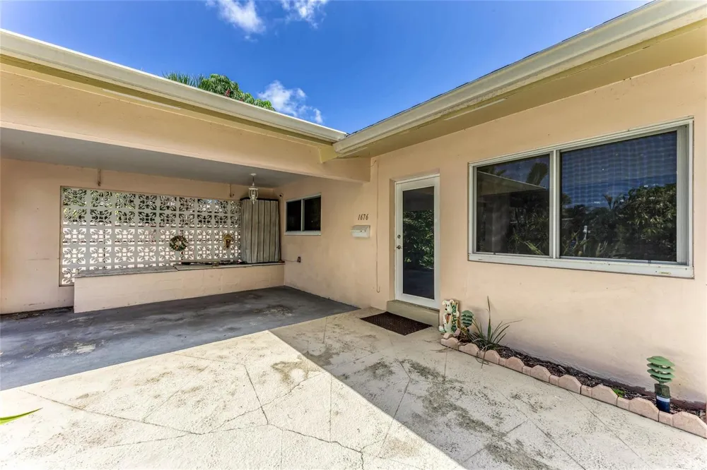1676 NE 40th Street Oakland Park, FL 33334