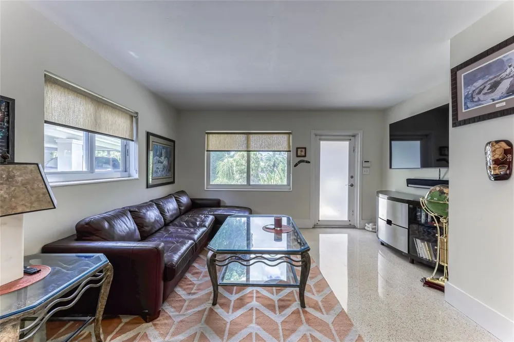 1676 NE 40th Street Oakland Park, FL 33334