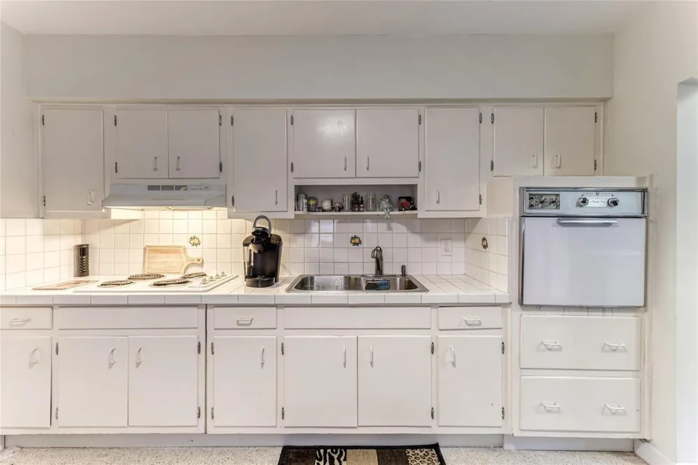 1676 NE 40th Street Oakland Park, FL 33334