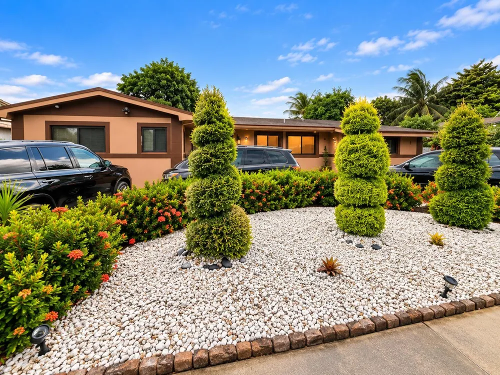 70 NE 174TH DRIVE North Miami Beach, FL 33162